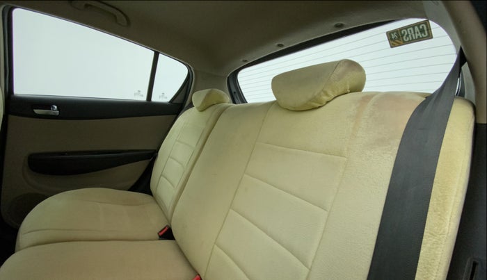 2014 Hyundai i20 SPORTZ 1.4 CRDI, Diesel, Manual, 62,542 km, Right Side Rear Door Cabin