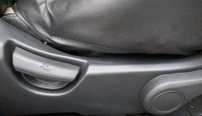 2015 Hyundai Xcent S (O) 1.2, Petrol, Manual, 72,445 km, Driver Side Adjustment Panel