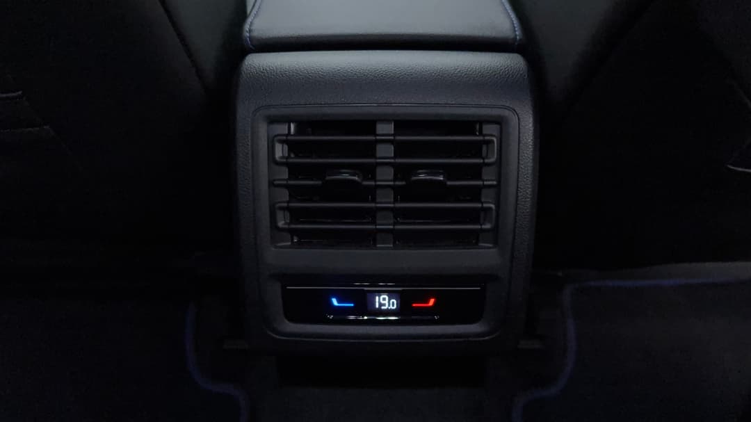 2024 Volkswagen Golf R, Automatic, 10567 km, Rear A/C Vent