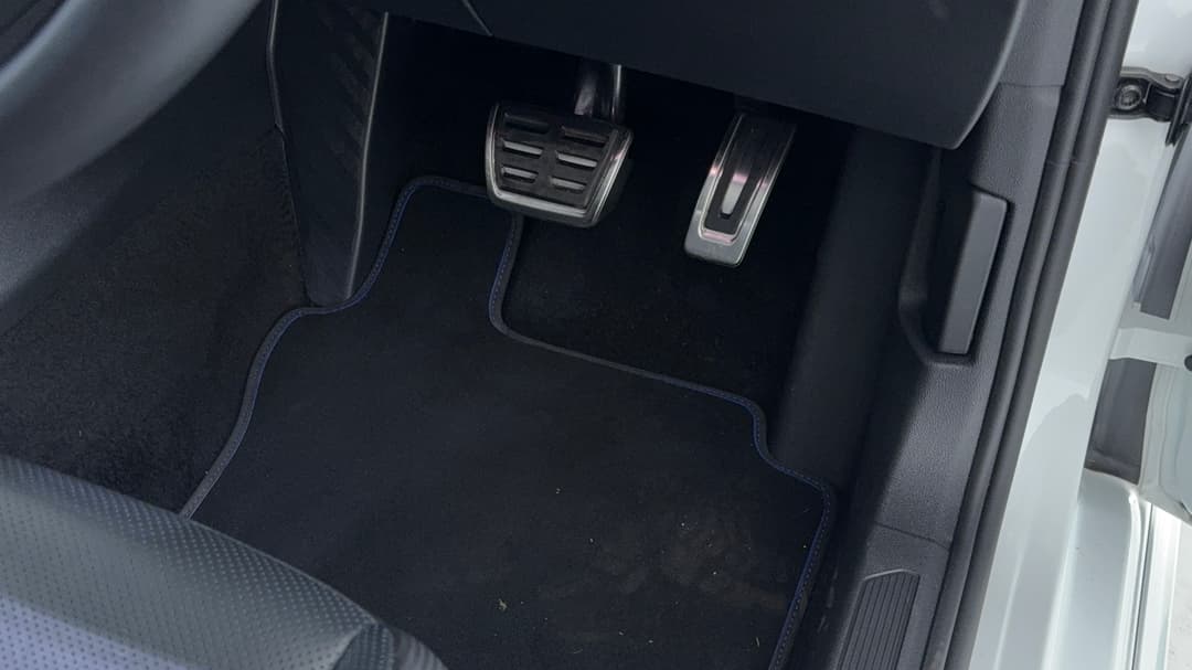 2024 Volkswagen Golf R, Automatic, 10567 km, Pedals and Footmat