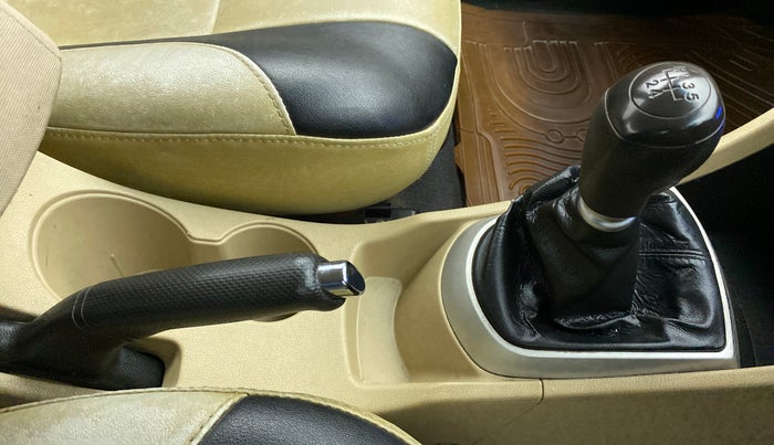 2013 Hyundai Verna FLUIDIC 1.6 SX VTVT, Petrol, Manual, 85,267 km, Gear Lever