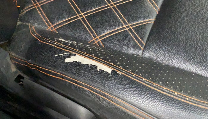 2019 Maruti Vitara Brezza VDI, Diesel, Manual, 55,523 km, Driver seat - Cover slightly torn
