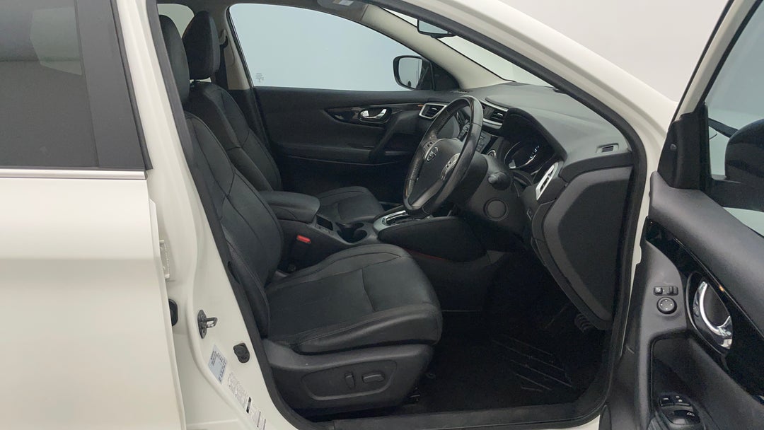 2016 Nissan Qashqai Ti, Automatic, 89531 km, Right Side Front Door Cabin View