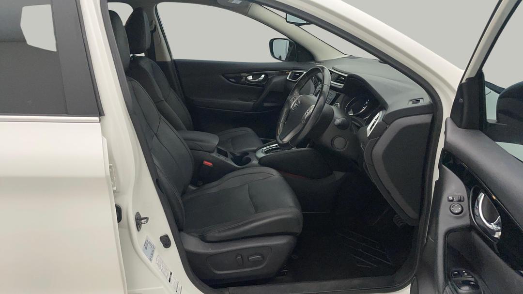 2016 Nissan Qashqai Ti, Automatic, 89531 km, Right Side Front Door Cabin View
