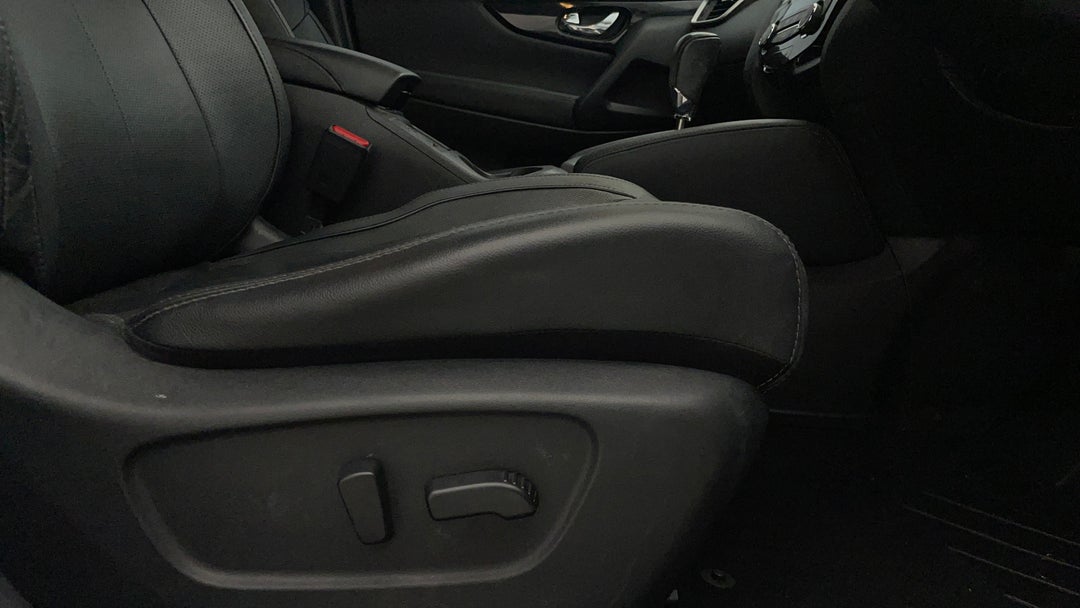 2016 Nissan Qashqai Ti, Automatic, 89531 km, Drivers Side Adjustment Panel