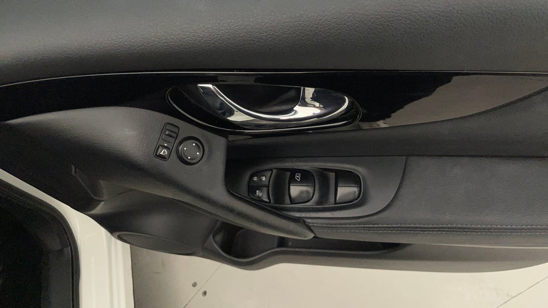 2016 Nissan Qashqai Ti, Automatic, 89531 km, Drivers Side Door Panel Controls