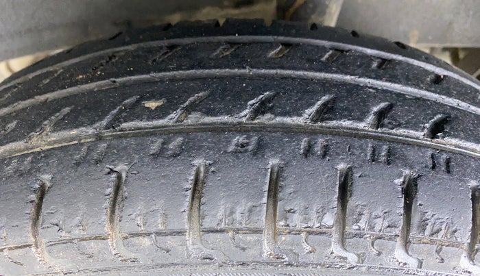 2015 Renault Kwid RXE, Petrol, Manual, 88,480 km, Left Rear Tyre Tread