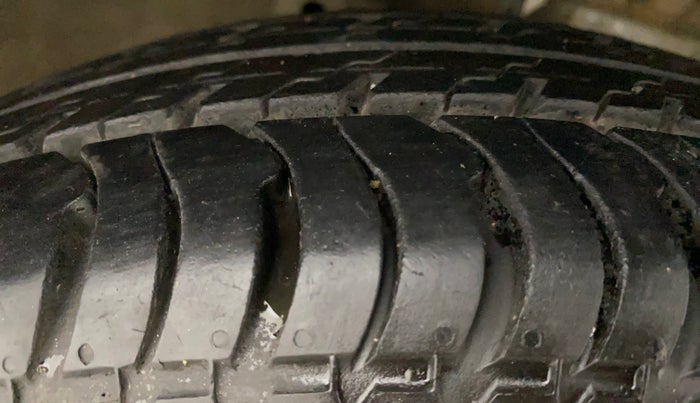 2013 Maruti Swift Dzire VXI, Petrol, Manual, 48,145 km, Right Front Tyre Tread