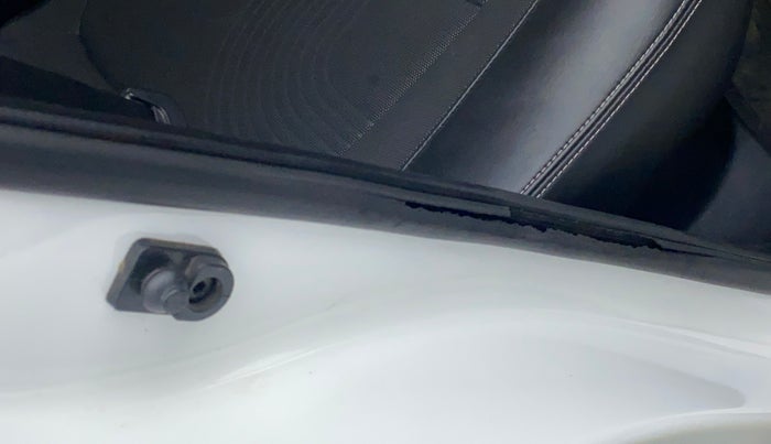 2019 Hyundai VENUE 1.0L Turbo GDI SX(O) MT, Petrol, Manual, 28,993 km, Right rear door - Beading has minor damage
