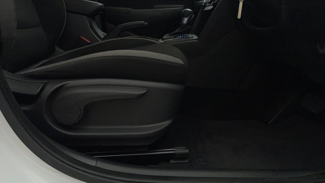 2020 Hyundai Kona Go (fwd), Automatic, 17819 km, Drivers Side Adjustment Panel