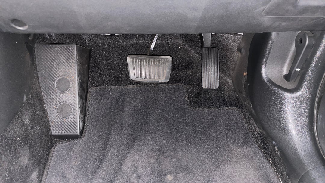 2020 Hyundai Kona Go (fwd), Automatic, 17819 km, Pedals and Footmat