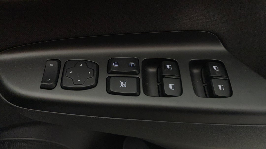 2020 Hyundai Kona Go (fwd), Automatic, 17819 km, Drivers Side Door Panel Controls