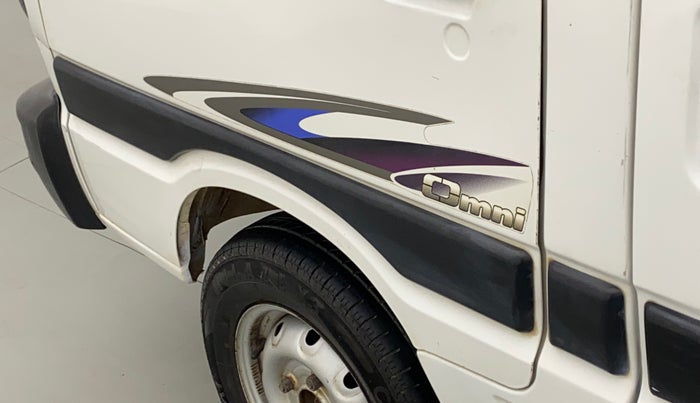 2017 Maruti Omni 5 STR, Petrol, Manual, 66,195 km, Front passenger door - Graphic sticker