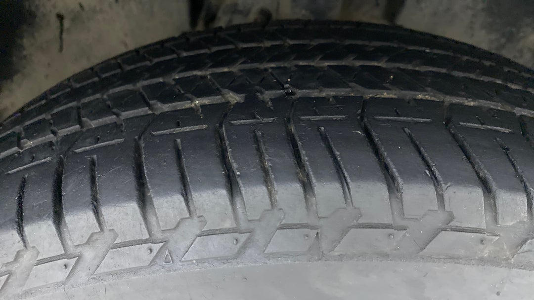 Right Front Tyre Tread