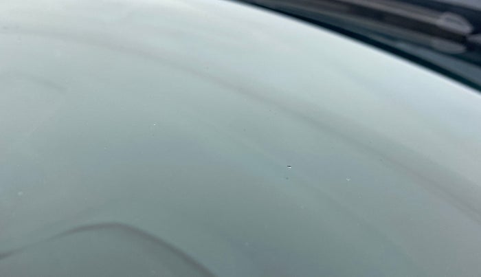 2019 Tata Harrier XZ 2.0L, Diesel, Manual, 87,923 km, Front windshield - Minor spot on windshield