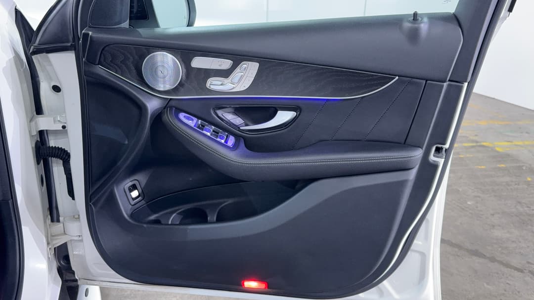 2020 Mercedes-benz GLC 300 4matic, Automatic, 44218 km, Speaker View