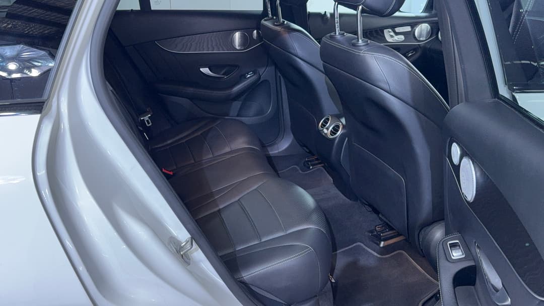 2020 Mercedes-benz GLC 300 4matic, Automatic, 44218 km, Right Side Rear Door Cabin View