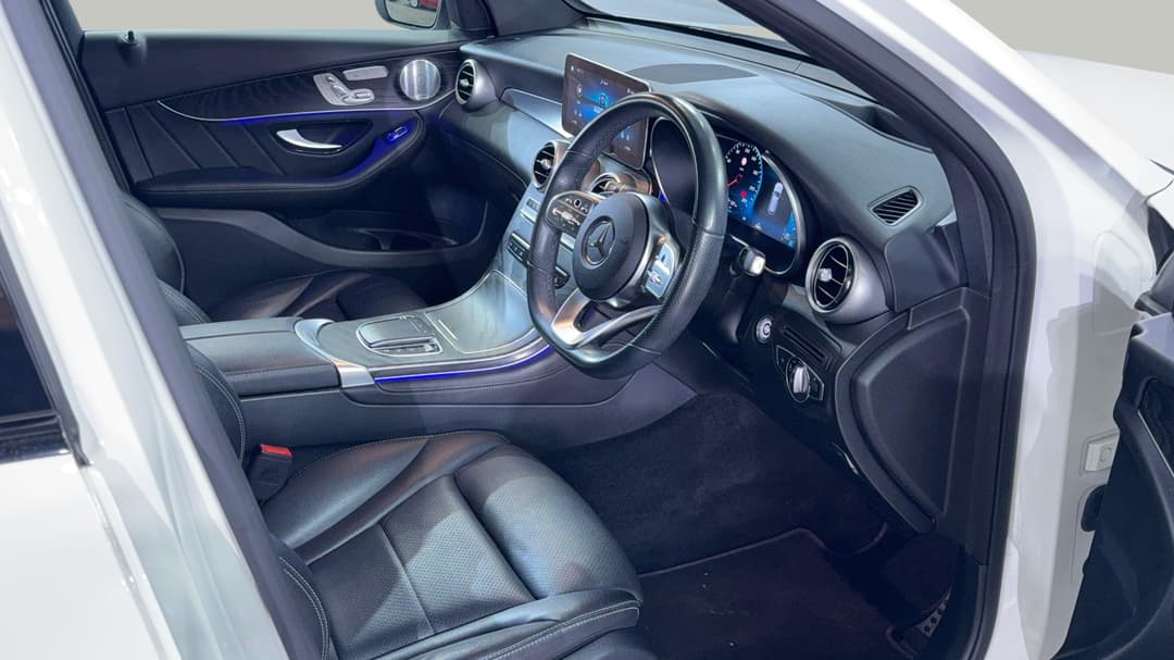 2020 Mercedes-benz GLC 300 4matic, Automatic, 44218 km, Right Side Front Door Cabin View