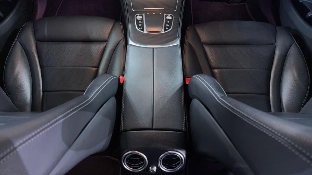 2020 Mercedes-benz GLC 300 4matic, Automatic, 44218 km, Center Console
