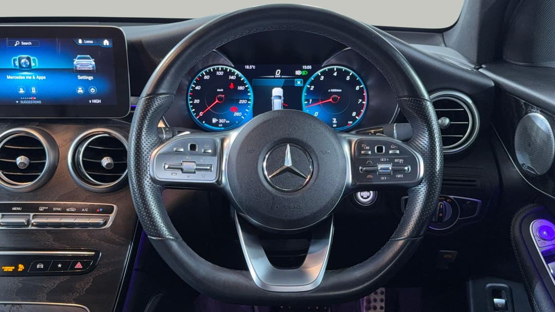 2020 Mercedes-benz GLC 300 4matic, Automatic, 44218 km, Steering Wheel Close-up