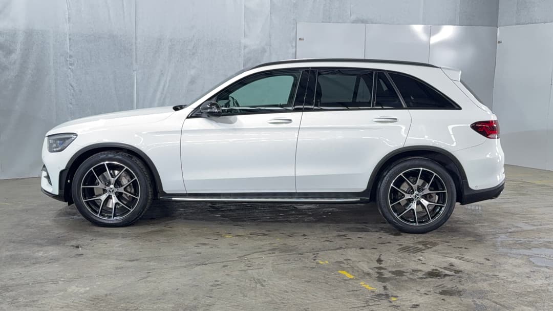 2020 Mercedes-benz GLC 300 4matic, Automatic, 44218 km, Left Side View