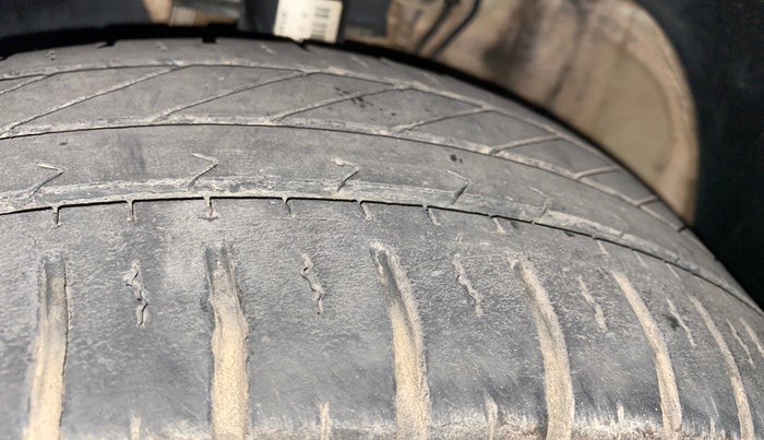 2019 Volkswagen Ameo TRENDLINE 1.0L, Petrol, Manual, 17,877 km, Left Front Tyre Tread