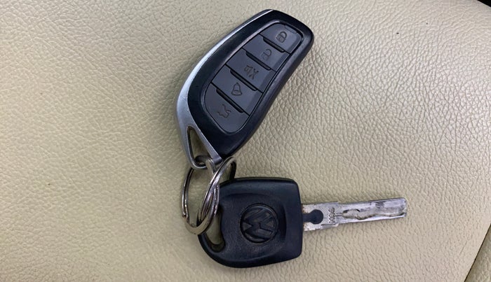 2019 Volkswagen Ameo TRENDLINE 1.0L, Petrol, Manual, 17,877 km, Key Close Up