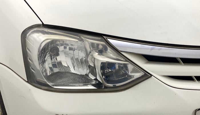 2011 Toyota Etios V, Petrol, Manual, 60,990 km, Right headlight - Faded