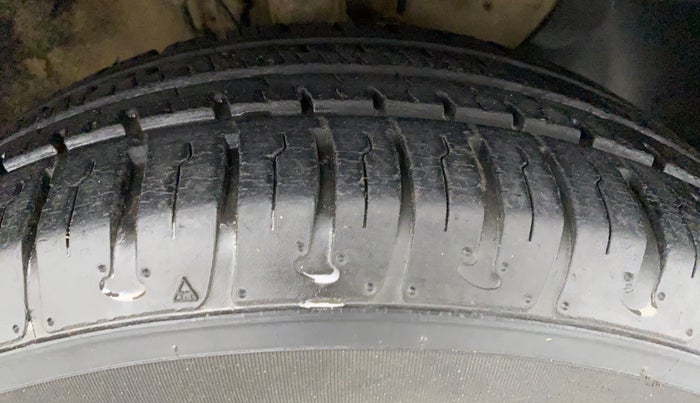 2015 Hyundai Elite i20 MAGNA 1.2, Petrol, Manual, 11,898 km, Right Front Tyre Tread