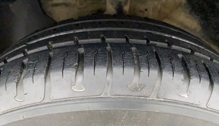 2015 Hyundai Elite i20 MAGNA 1.2, Petrol, Manual, 11,898 km, Left Front Tyre Tread