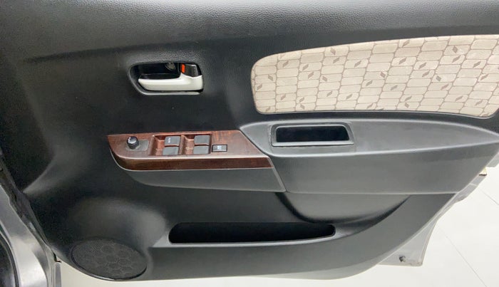 2016 Maruti Wagon R 1.0 VXI, Petrol, Manual, 72,882 km, Driver Side Door Panels Control