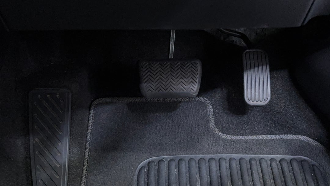 2020 Toyota Corolla Ascent Sport + Tr Kit, Automatic, 65896 km, Pedals and Footmat