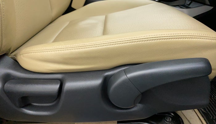 2018 Honda City ZX CVT ANNIVERSARY EDITION, Petrol, Automatic, 16,380 km, Driver Side Adjustment Panel