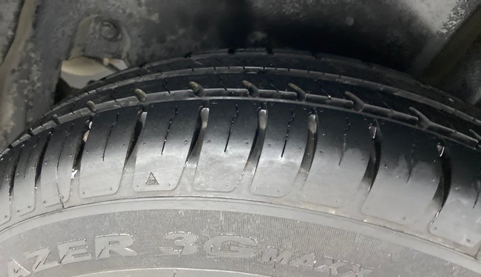 2015 Maruti Swift Dzire LDI BS IV, Diesel, Manual, 1,00,814 km, Left Rear Tyre Tread