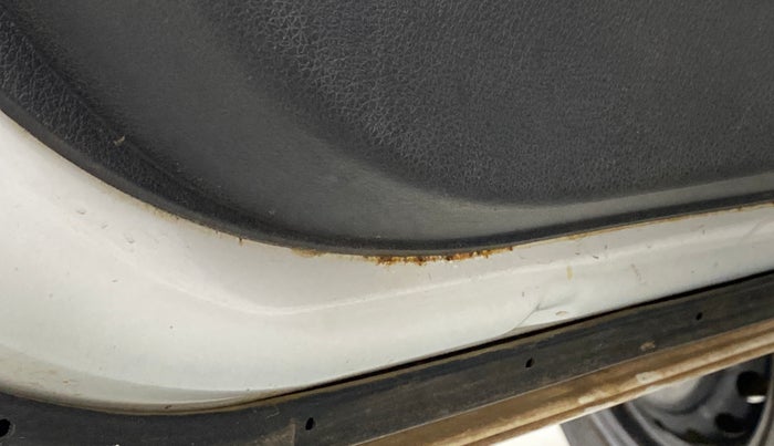 2019 Datsun Go T, Petrol, Manual, 41,077 km, Front passenger door - Slight discoloration