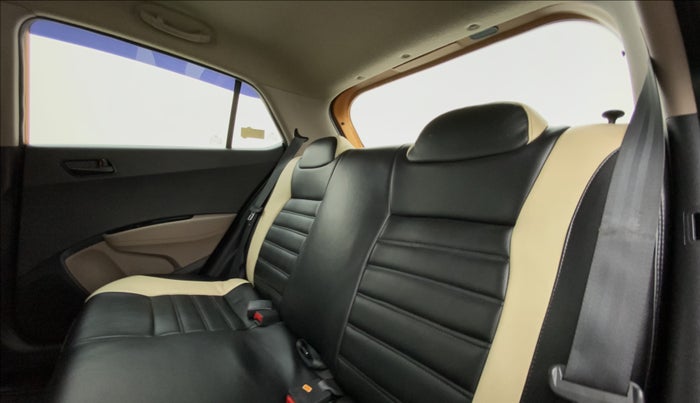 2017 Hyundai Grand i10 MAGNA 1.2 KAPPA VTVT, Petrol, Manual, 26,137 km, Right Side Rear Door Cabin