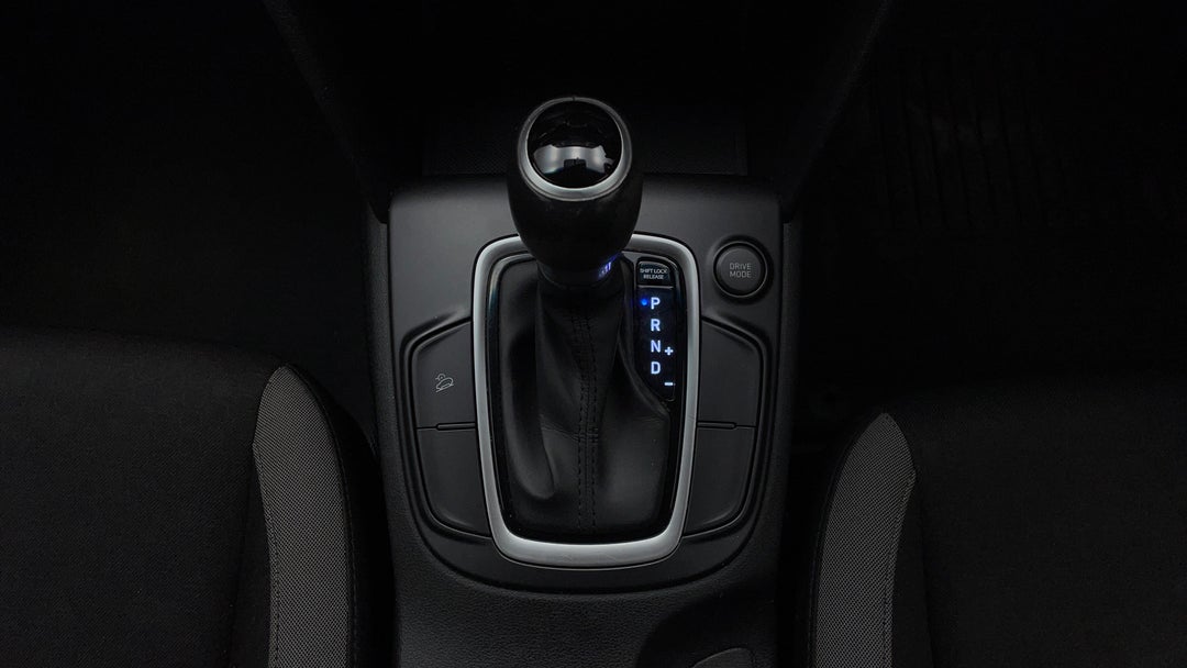 2019 Hyundai Kona Active (fwd), Automatic, 57177 km, Gear Lever 