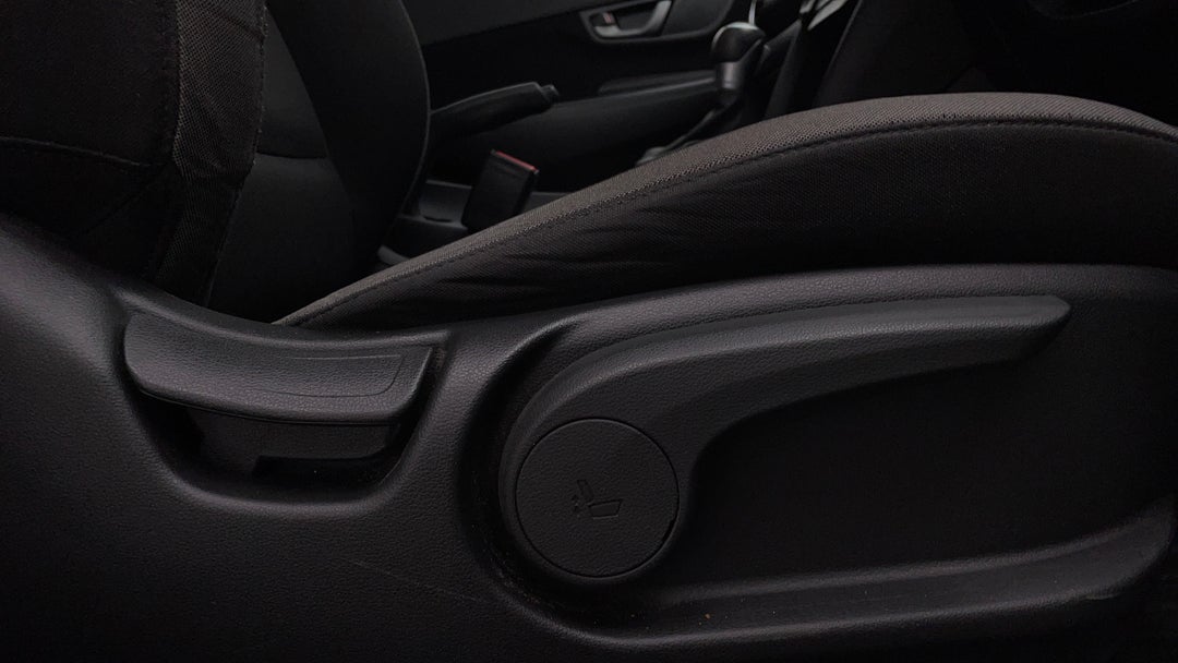 2019 Hyundai Kona Active (fwd), Automatic, 57177 km, Drivers Side Adjustment Panel