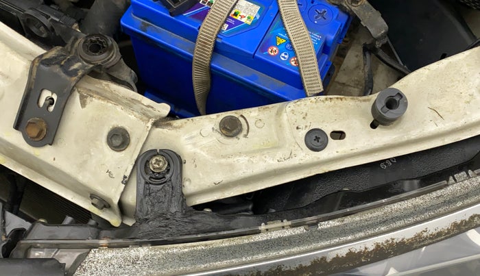 2014 Toyota Corolla Altis G PETROL, Petrol, Manual, 78,895 km, Left headlight - Clamp has minor damage