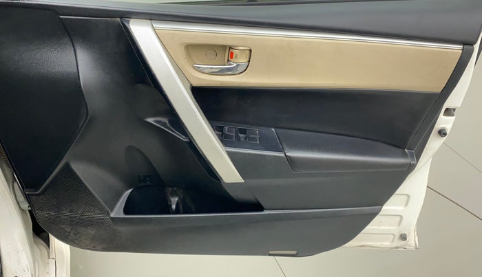 2014 Toyota Corolla Altis G PETROL, Petrol, Manual, 78,895 km, Driver Side Door Panels Control