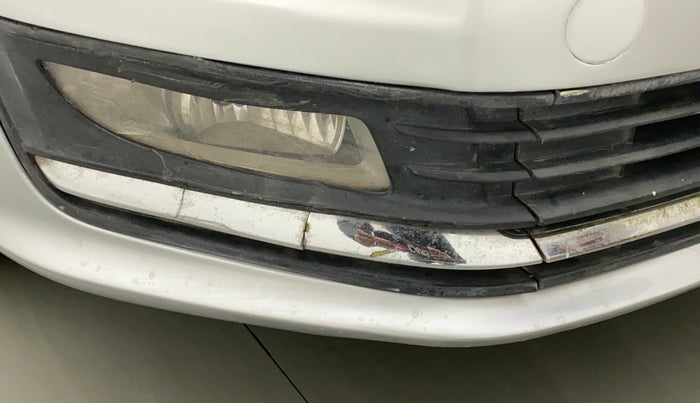 2016 Volkswagen Vento HIGHLINE PETROL AT, Petrol, Automatic, 85,779 km, Front bumper - Chrome strip damage