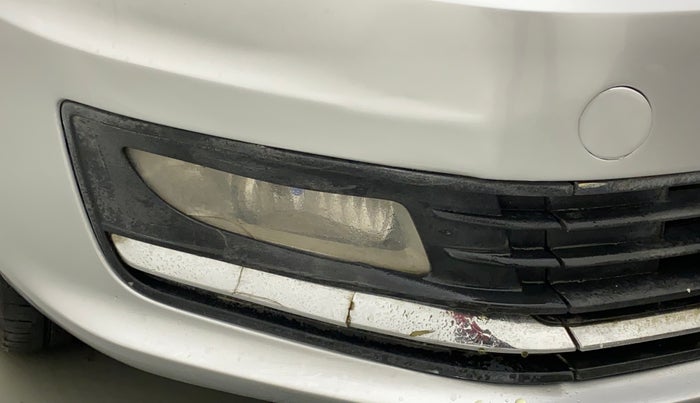 2016 Volkswagen Vento HIGHLINE PETROL AT, Petrol, Automatic, 85,779 km, Right fog light - Minor damage