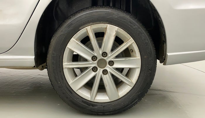 2016 Volkswagen Vento HIGHLINE PETROL AT, Petrol, Automatic, 85,779 km, Left Rear Wheel