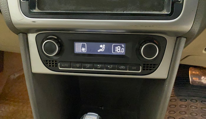 2016 Volkswagen Vento HIGHLINE PETROL AT, Petrol, Automatic, 85,779 km, Dashboard - Air Re-circulation knob is not working