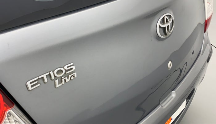 2013 Toyota Etios Liva G, Petrol, Manual, 1,07,156 km, Dicky (Boot door) - Minor scratches