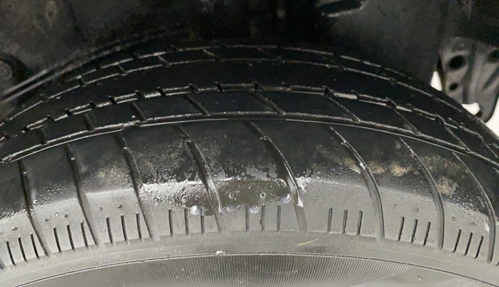 2013 Toyota Etios Liva G, Petrol, Manual, 1,07,156 km, Left Rear Tyre Tread