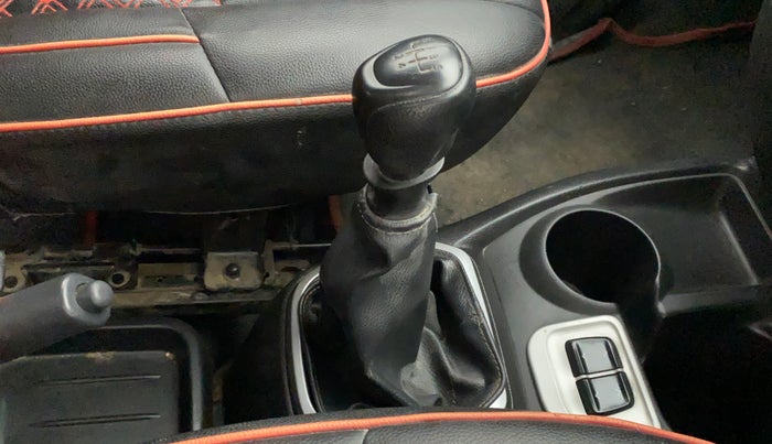 2018 Datsun Redi Go T(O) 1.0L LIMITED EDITION, Petrol, Manual, 62,495 km, Gear lever - Boot Cover minor damage