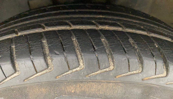 2018 Datsun Redi Go T(O) 1.0L LIMITED EDITION, Petrol, Manual, 62,495 km, Left Front Tyre Tread