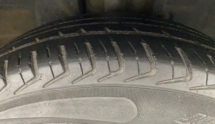 2018 Datsun Redi Go T(O) 1.0L LIMITED EDITION, Petrol, Manual, 62,495 km, Right Front Tyre Tread