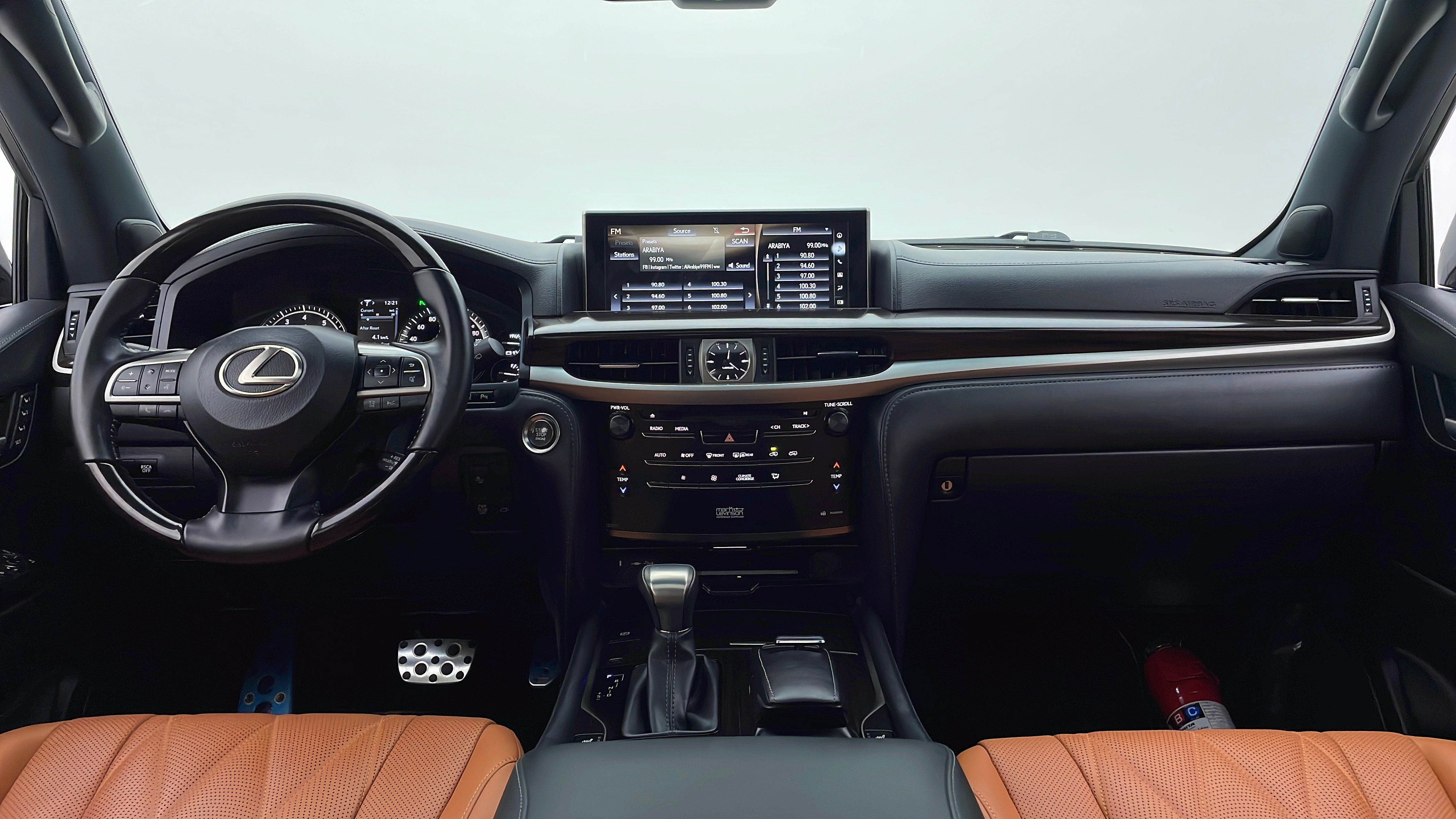 Lexus LX 570-Dashboard View